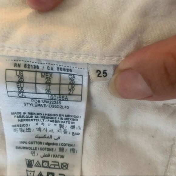 GUESS Women's Boy Fit Destroyed Denim Shorts Off-white Size‎ 25 - Picture 5 of 13